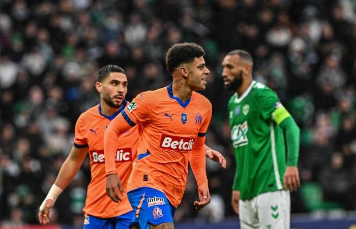 Saint-Etienne lourdement battu à domicile par Marseille en Coupe de France