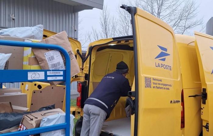 Le jaune La Poste, l’autre couleur de la tenue du Père Noël