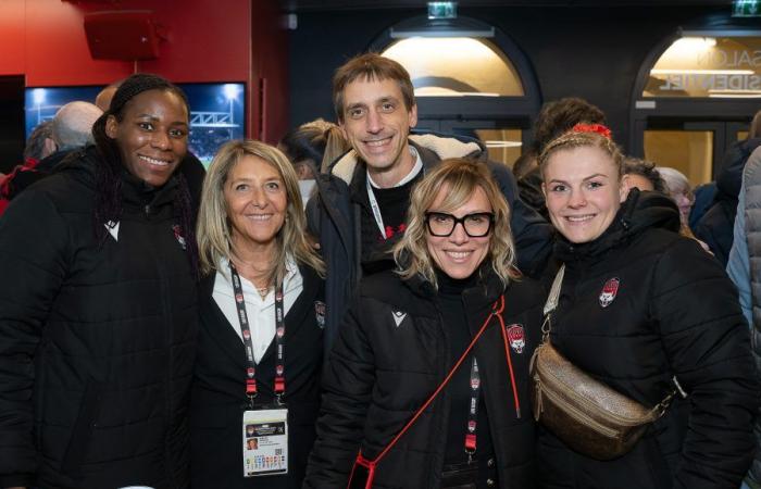 Les tribunes VIP du LOU Rugby – Toulouse. Super ambiance de soirée à Gerland –