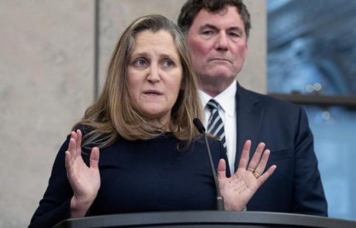 Chrystia Freeland, populaire auprès de certains députés, critiquée par d’autres