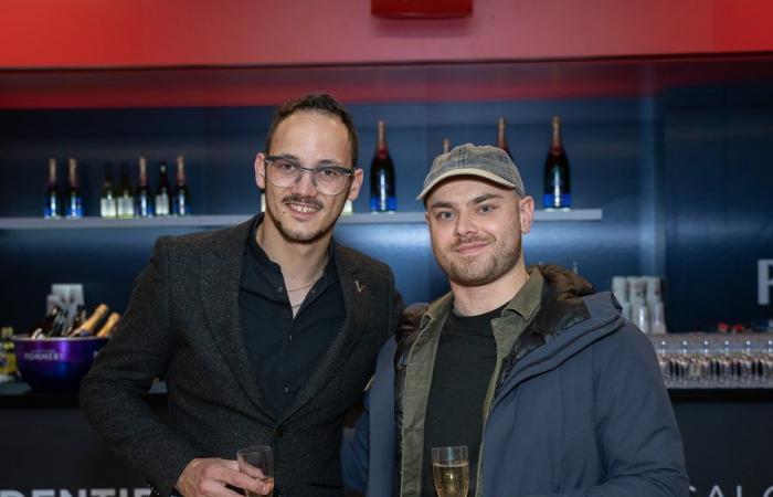 Les tribunes VIP du LOU Rugby – Toulouse. Super ambiance de soirée à Gerland –