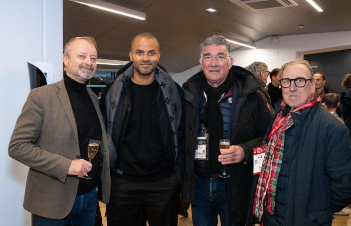 Les tribunes VIP du LOU Rugby – Toulouse. Super ambiance de soirée à Gerland –