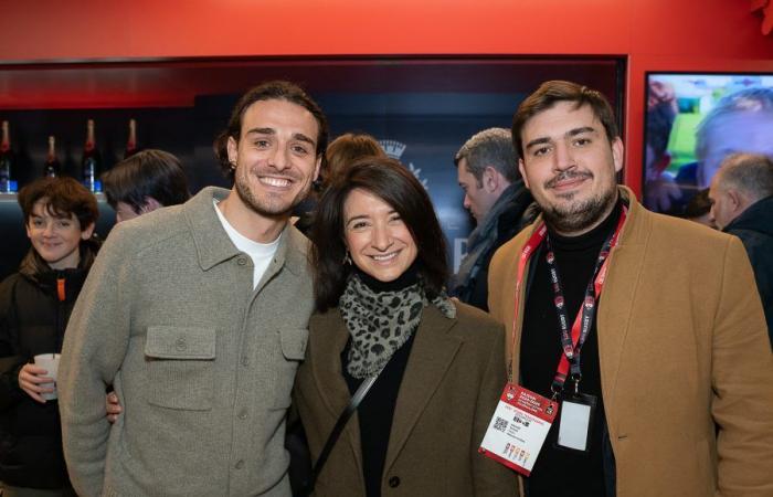 Les tribunes VIP du LOU Rugby – Toulouse. Super ambiance de soirée à Gerland –