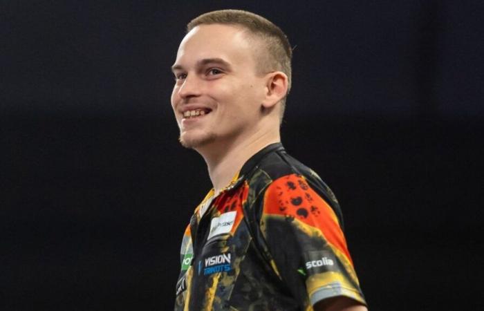 Ricardo Pietreczko offre à Gian van Veen une autre sortie anticipée de la télévision au PDC World Darts Championship