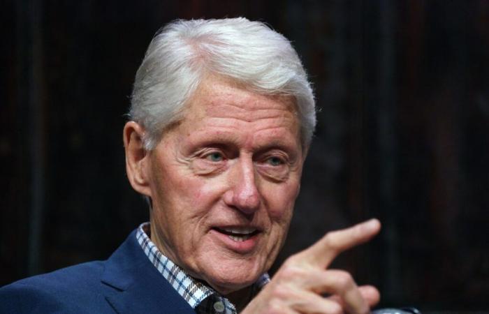 L’ancien président américain Bill Clinton hospitalisé pour cause de fièvre