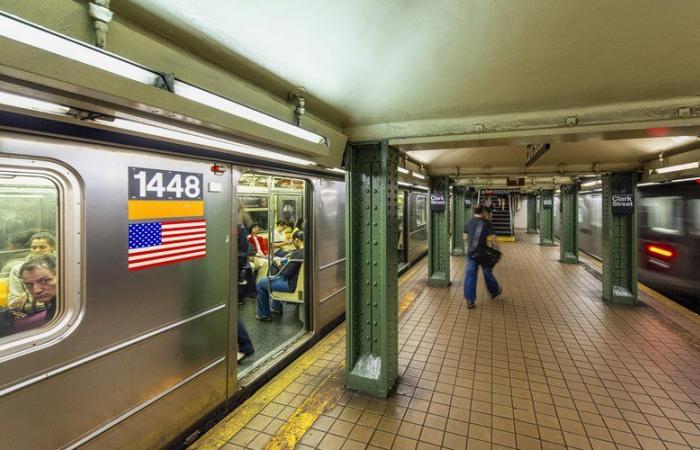 Un homme met le feu à une passagère au milieu du métro avant de s’asseoir calmement sur le quai pendant qu’elle meurt brûlée