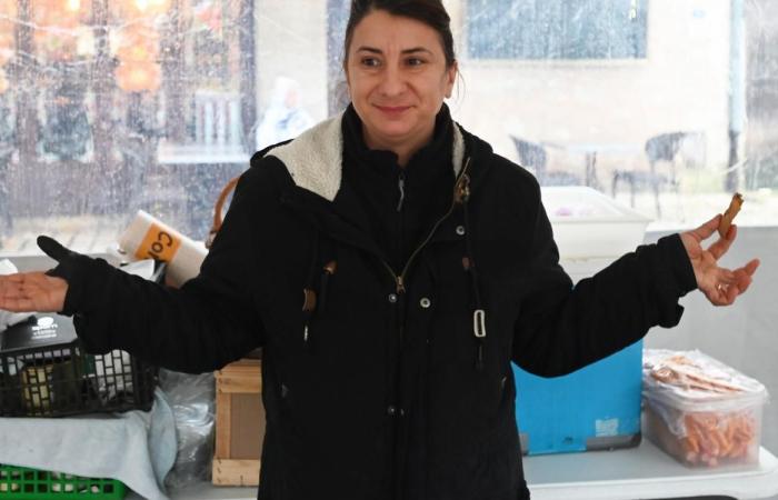 Place Saint-Louis à Périgueux, un village de saveurs avec le marché au gras