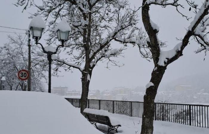 vents forts, neige à basse altitude et pluie. C’est là