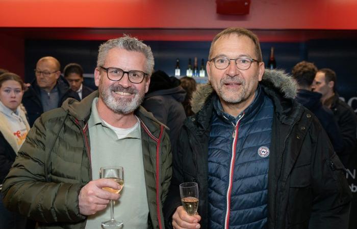 Les tribunes VIP du LOU Rugby – Toulouse. Super ambiance de soirée à Gerland –