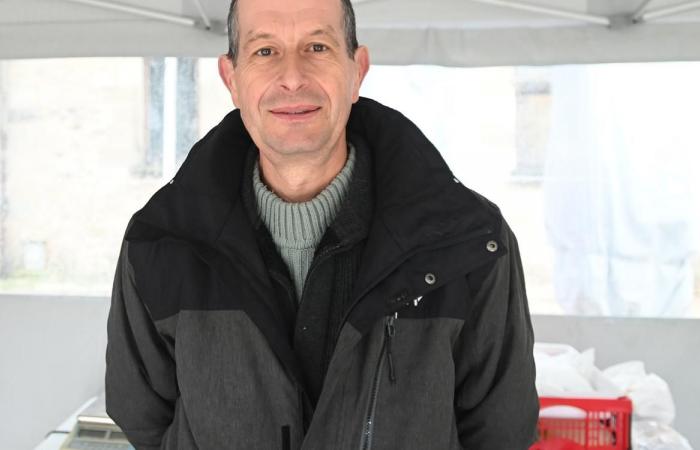 Place Saint-Louis à Périgueux, un village de saveurs avec le marché au gras