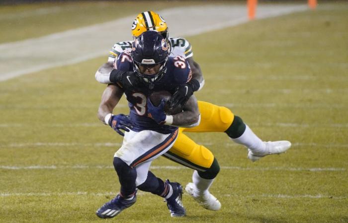 Par une froide journée à Green Bay, les titans de la NFL s’affrontent sur un champ de bataille gelé dans une intense mêlée de football du lundi soir.