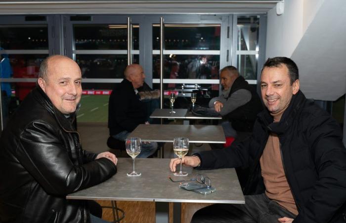 Les tribunes VIP du LOU Rugby – Toulouse. Super ambiance de soirée à Gerland –