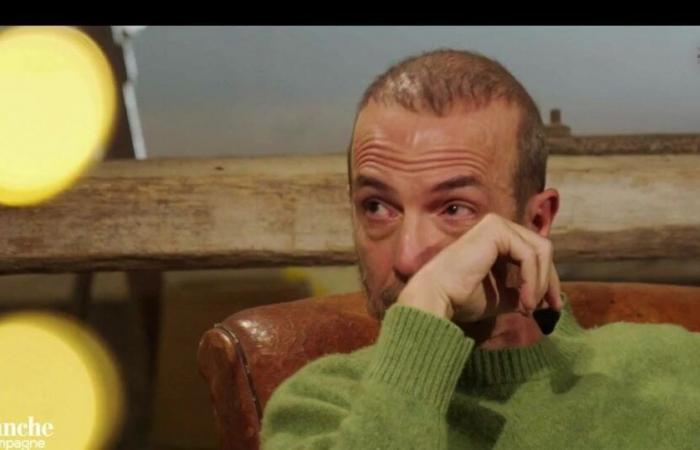 En larmes, Calogero raconte à Frédéric Lopez le moment qui a “changé” sa vie dans “Un dimanche à la campagne” sur France 2