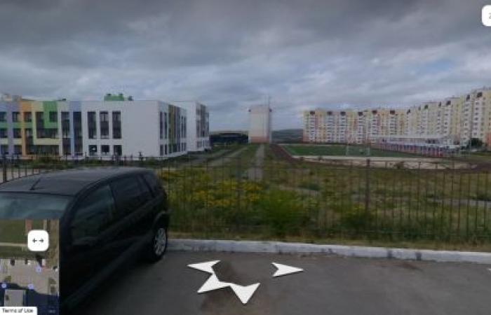 Non, la Russie n’a pas reconstruit ce quartier de la ville ukrainienne occupée de Marioupol