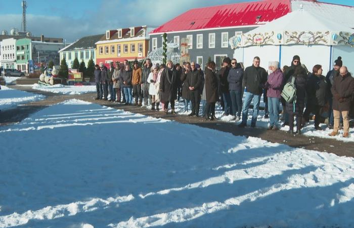 Près de 200 personnes à la minute de silence pour Mayotte à Saint-Pierre et Miquelon