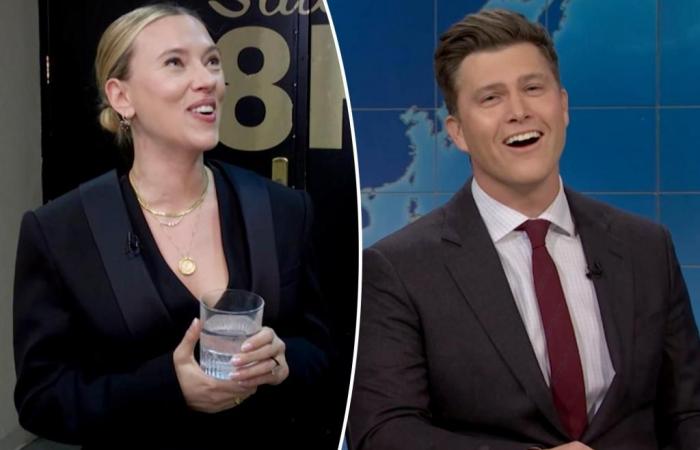 Colin Jost rôtit sa femme Scarlett Johansson pendant le sketch “SNL” alors qu’elle regardait les coulisses