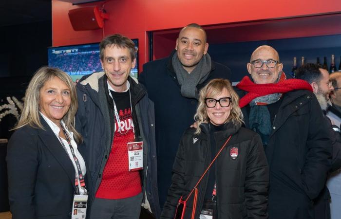 Les tribunes VIP du LOU Rugby – Toulouse. Super ambiance de soirée à Gerland –