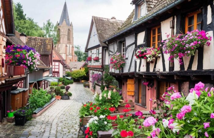 C’est l’un des plus beaux villages de France et est situé en Normandie