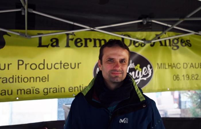 Place Saint-Louis à Périgueux, un village de saveurs avec le marché au gras