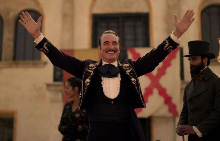 Jean Dujardin pense que son feuilleton « Zorro » n’a rien à voir avec OSS 117, et pourtant…