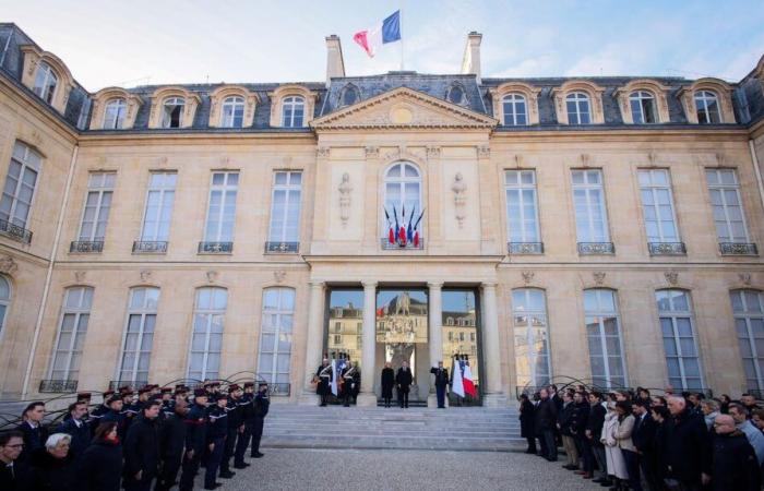 La France observe une minute de silence en hommage aux victimes