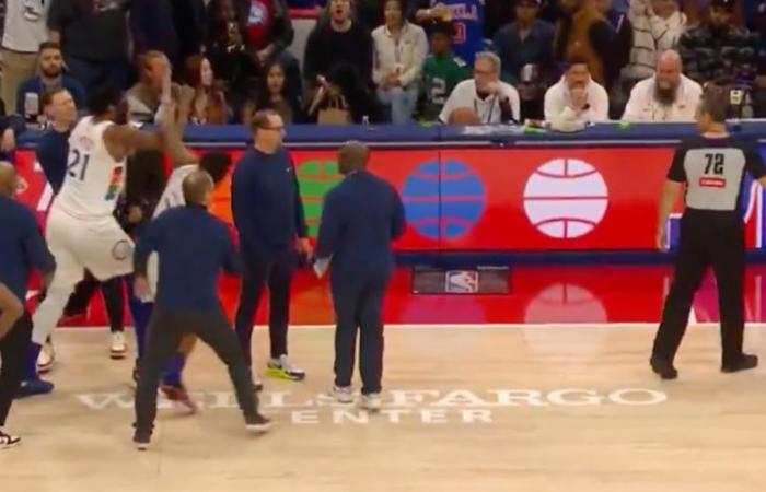 Joel Embiid, masqué, arrache sa protection faciale après une violente confrontation avec une arbitre féminine