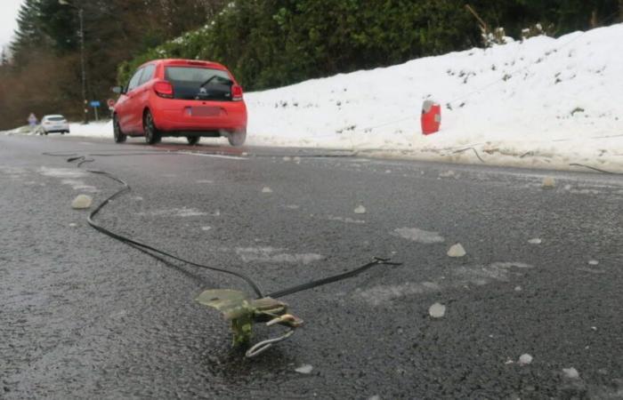 des câbles et des arbres tombent sur la chaussée à divers endroits du département