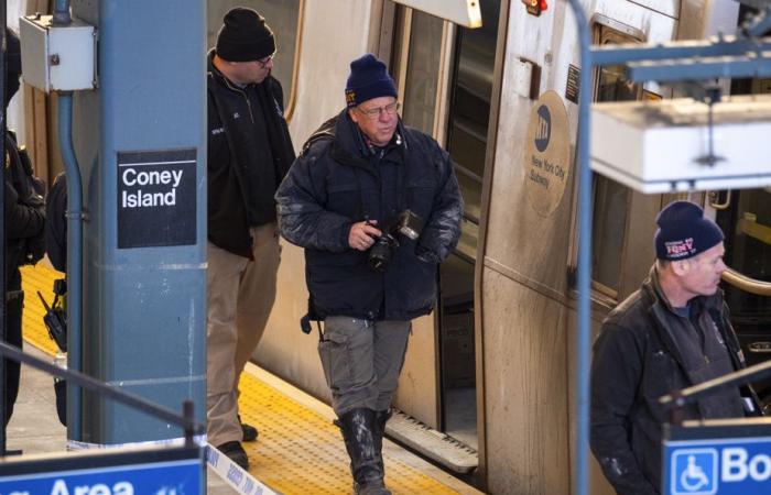 New York | Un homme accusé du meurtre dans le métro a attisé les flammes avec ses vêtements