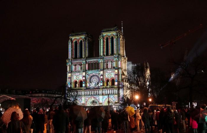 les fidèles heureux de revenir à la cathédrale pour fêter Noël