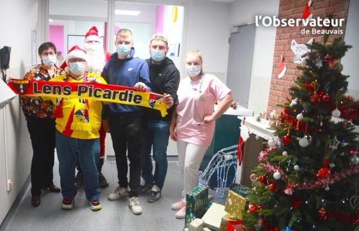 Ces supporters du RC Lens jouaient le rôle du Père Noël pour les enfants de l’hôpital de Beauvais