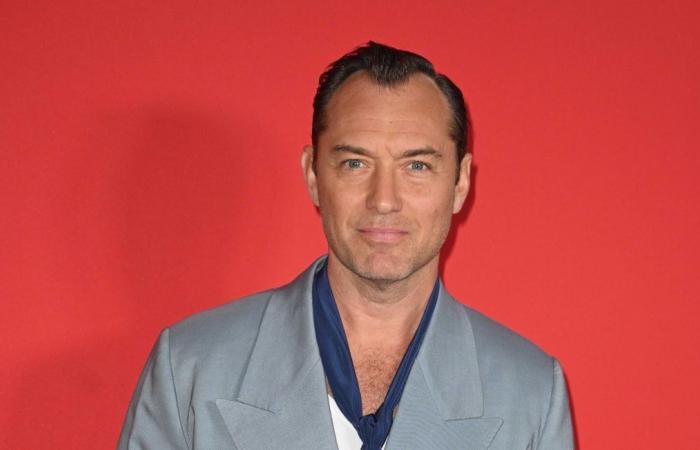 Jude Law a « un gros problème » avec sa célèbre comédie romantique de Noël, « The Holiday »