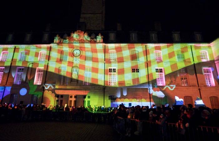 Le Père Noël descend de la tour Philippe le Bon devant 4 000 personnes