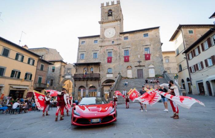 La Ferrari F8 qui devient une navette gare-centre historique