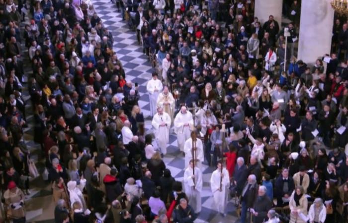 de nombreux fidèles aux premières messes de Noël depuis cinq ans