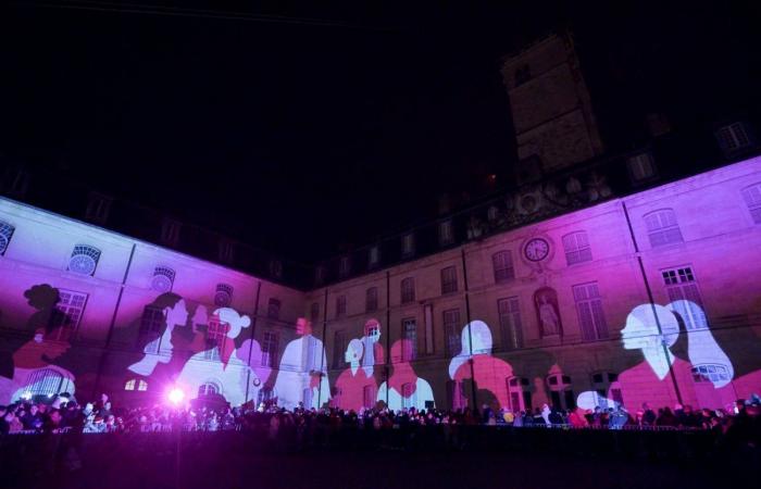 Le Père Noël descend de la tour Philippe le Bon devant 4 000 personnes