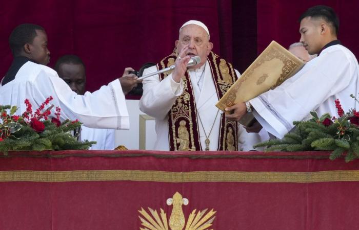 Urbi et orbi | Pour Noël, le pape lance un appel à la paix et demande de « faire taire les armes »