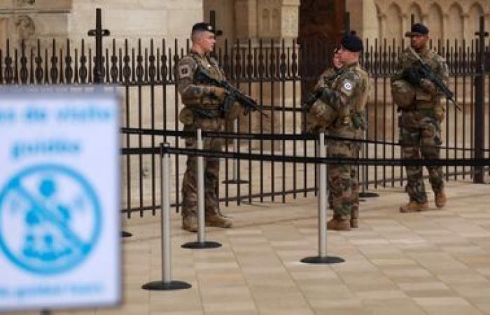 EN IMAGES. Des milliers de personnes rassemblées à Notre-Dame de Paris pour les premières messes de Noël depuis la réouverture de la cathédrale