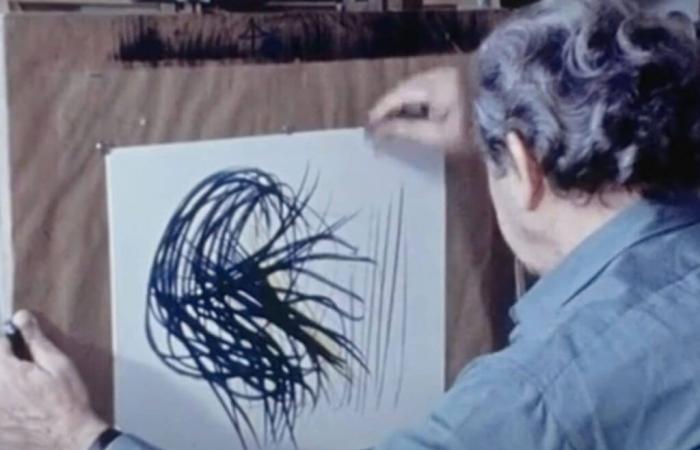 Hans Hartung dessine devant la caméra dans une archive vidéo