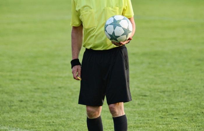 Un match de football féminin arrêté à cause du racisme au Brésil • Footballeurs