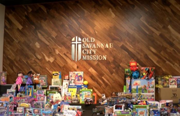 La mission Old Savannah City distribue des repas et des jouets le jour de Noël