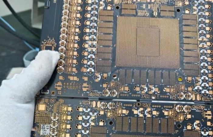 une fuite sur l’énorme PCB de la puce GB202