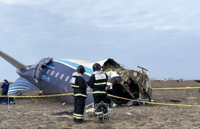 Un avion d’Azerbaïdjan Airlines s’écrase au Kazakhstan avec 67 personnes à bord, au moins 32 survivent