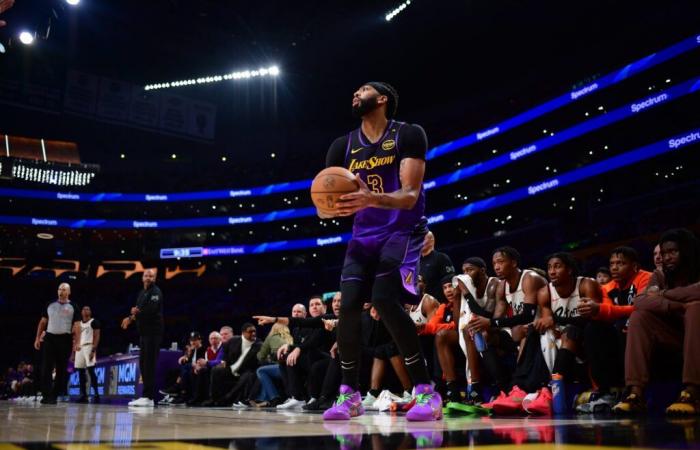 Pas de paniers pour Noël, la cheville de Davis abandonne, le match passionnant entre les Lakers et les Warriors subit un coup dur.