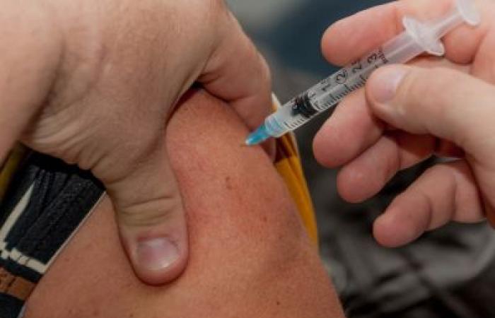 Les épidémies hivernales perturbent les fins d’année, vaccination et gestes barrière comme dernières défenses ?