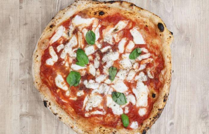 La pizzeria RoVi célèbre Naples avec une pizza à la roue