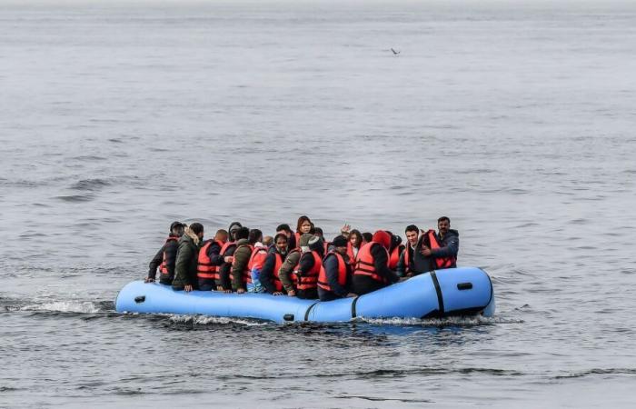 Plus de 60 migrants, à bord d’un bateau, ont été secourus en mer, au large du Pas-de-Calais