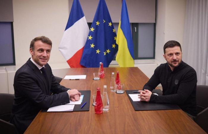 La France négocie-t-elle la paix avec la Russie, sans l’Ukraine, comme le prétend Moscou ?