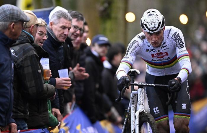 En cyclocross, van der Poel gagne aussi gros à Gavere. Vanthourenhout est deuxième et augmente son avance en Coupe du Monde