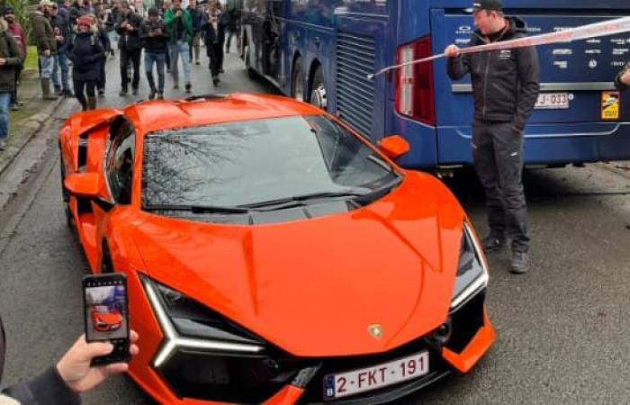 quand Mathieu Van der Poel arrive à une compétition en Lamborghini