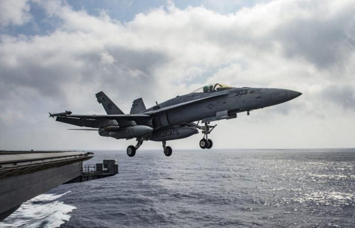 Un avion de combat de l’US Navy échappe de peu aux « tirs amis » au-dessus de la mer Rouge lors du deuxième incident de la semaine.